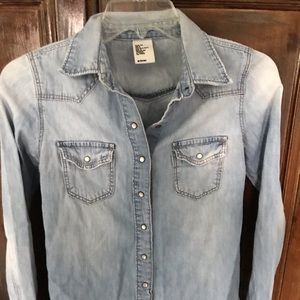 Western style chambray collared shirt